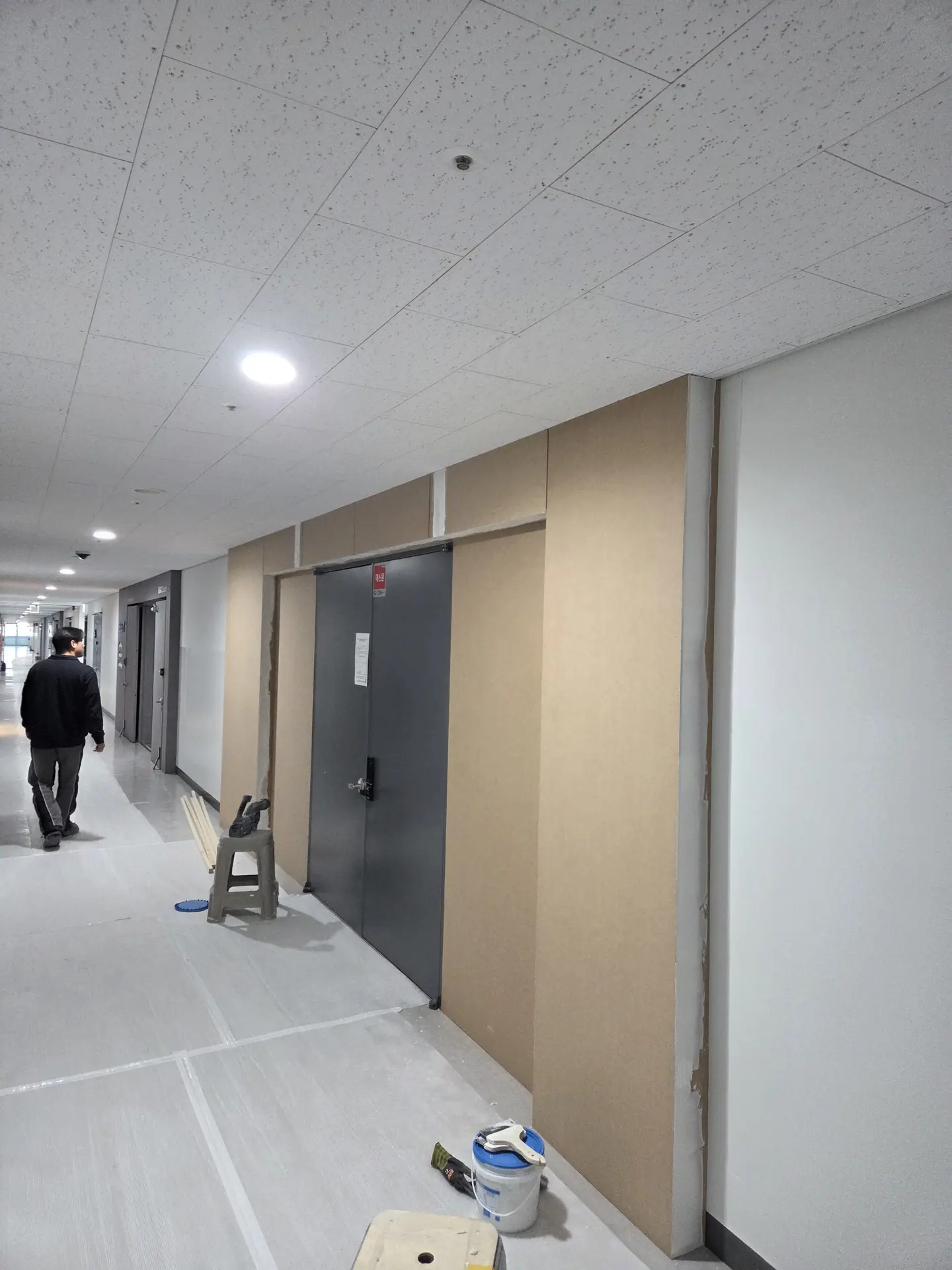 강남 파사드 벽체·철문 시공 전